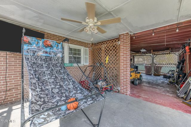 2200 Camelot Circle, Johnson City, TN 37604
