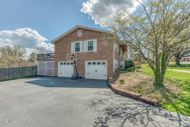 2200 Camelot Circle, Johnson City, TN 37604
