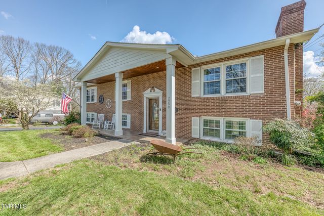 2200 Camelot Circle, Johnson City, TN 37604