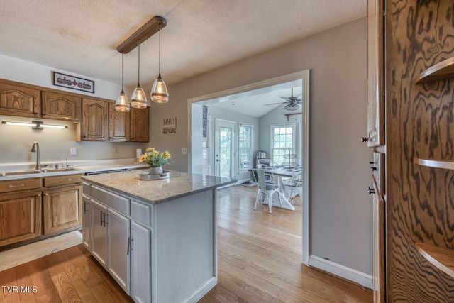 2200 Camelot Circle, Johnson City, TN 37604