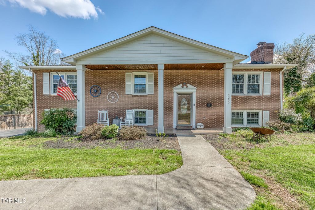 2200 Camelot Circle, Johnson City, TN 37604