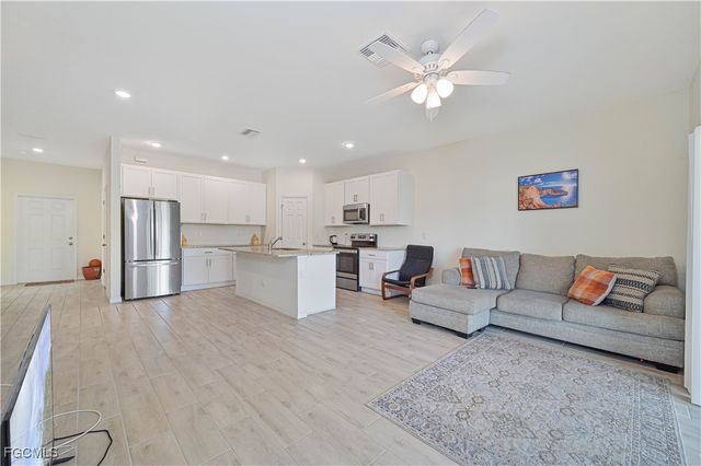 603 & 605 SE 23rd PL, Cape Coral, FL 33990