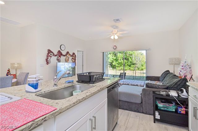 603 & 605 SE 23rd PL, Cape Coral, FL 33990