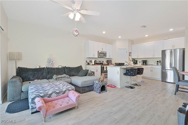 603 & 605 SE 23rd PL, Cape Coral, FL 33990