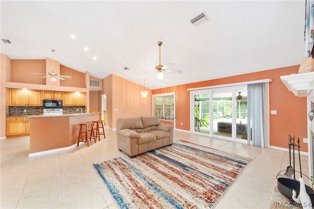 133 N McGowan Avenue, Crystal River, FL 34429