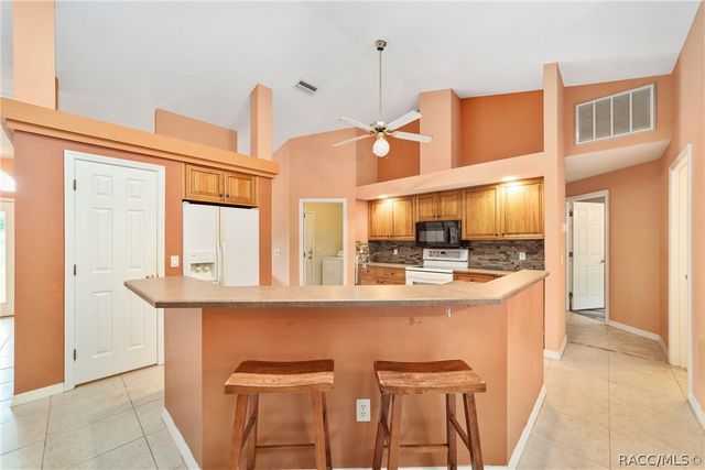 133 N McGowan Avenue, Crystal River, FL 34429