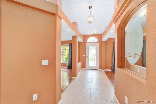 133 N McGowan Avenue, Crystal River, FL 34429