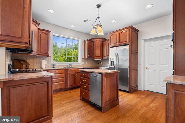 3940 WHITETAIL CT, Schnecksville, PA 18078