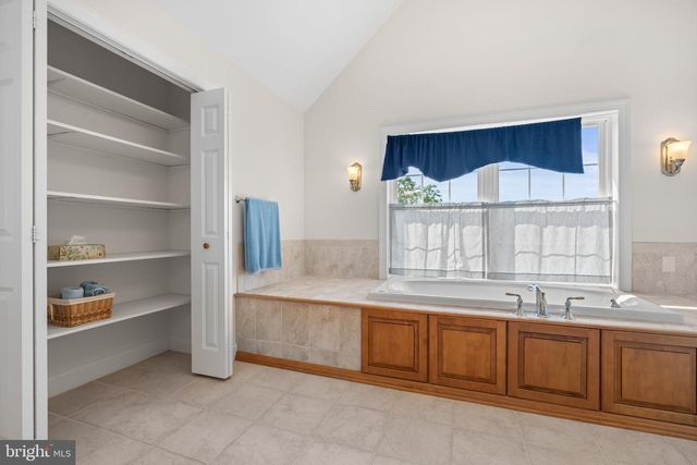 3940 WHITETAIL CT, Schnecksville, PA 18078