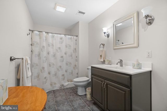 3940 WHITETAIL CT, Schnecksville, PA 18078