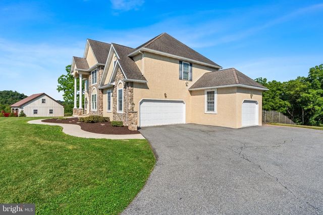 3940 WHITETAIL CT, Schnecksville, PA 18078