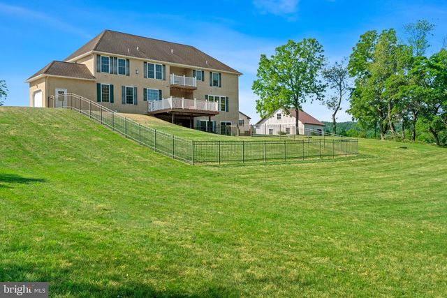 3940 WHITETAIL CT, Schnecksville, PA 18078