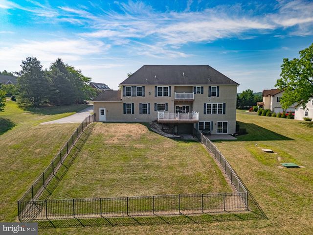 3940 WHITETAIL CT, Schnecksville, PA 18078