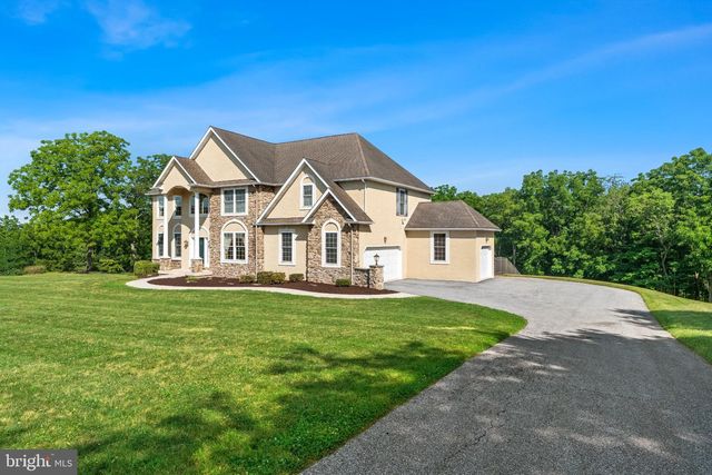 3940 WHITETAIL CT, Schnecksville, PA 18078
