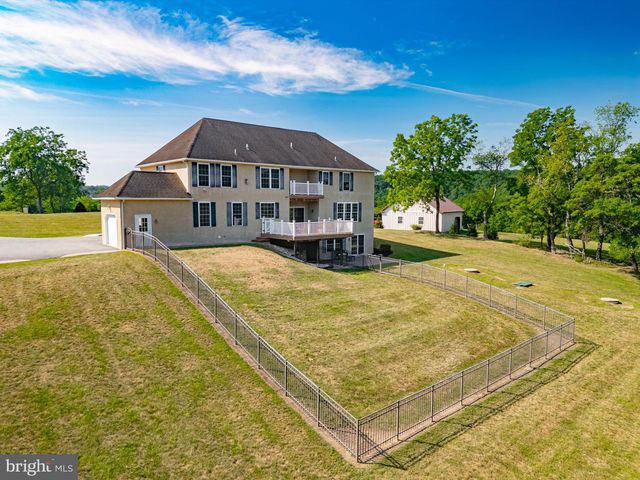 3940 WHITETAIL CT, Schnecksville, PA 18078