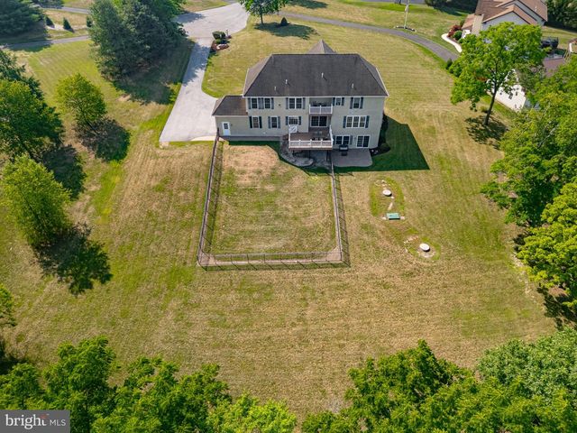 3940 WHITETAIL CT, Schnecksville, PA 18078