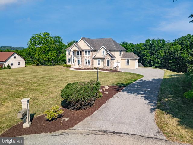 3940 WHITETAIL CT, Schnecksville, PA 18078