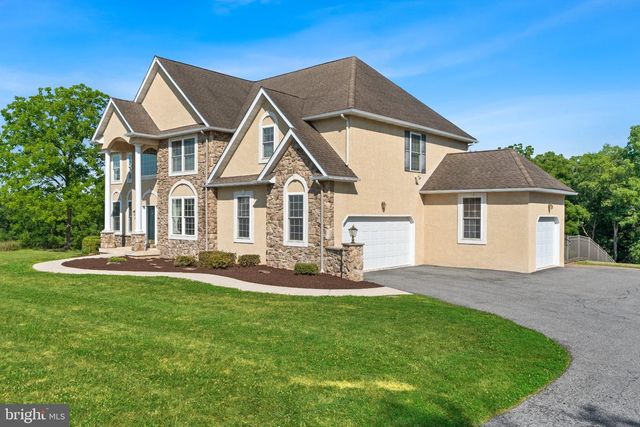 3940 WHITETAIL CT, Schnecksville, PA 18078