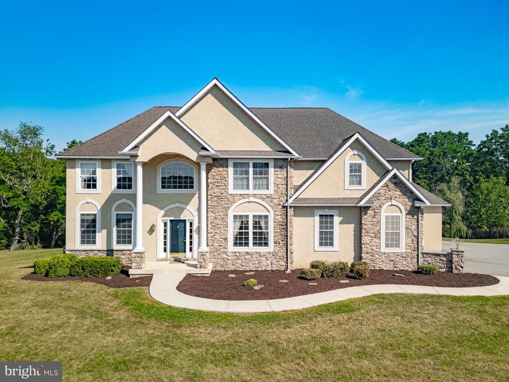 3940 WHITETAIL CT, Schnecksville, PA 18078