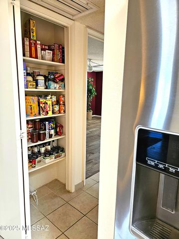 2035 S San Ray Drive, Green Valley, AZ 85614