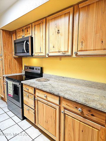 2035 S San Ray Drive, Green Valley, AZ 85614