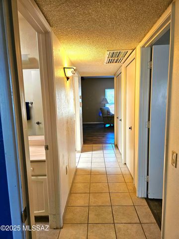 2035 S San Ray Drive, Green Valley, AZ 85614