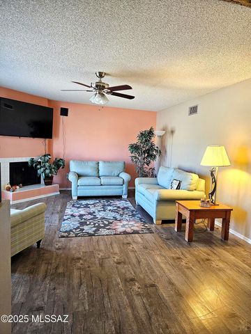 2035 S San Ray Drive, Green Valley, AZ 85614