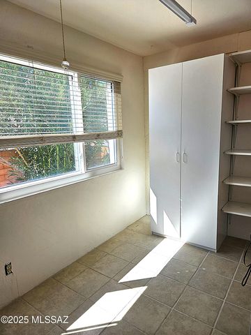 2035 S San Ray Drive, Green Valley, AZ 85614