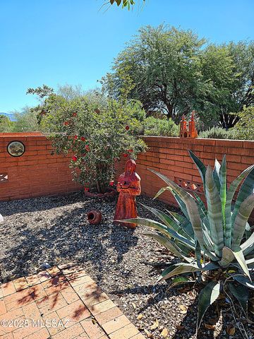 2035 S San Ray Drive, Green Valley, AZ 85614