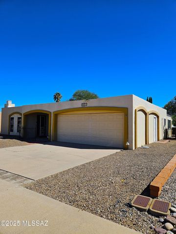 2035 S San Ray Drive, Green Valley, AZ 85614