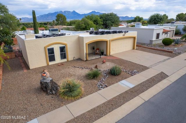 2035 S San Ray Drive, Green Valley, AZ 85614