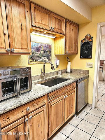 2035 S San Ray Drive, Green Valley, AZ 85614