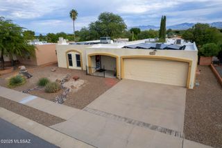 2035 S San Ray Drive, Green Valley, AZ 85614