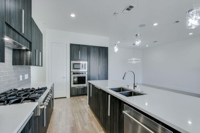 708 W 9th Street 103, Dallas, TX 75208