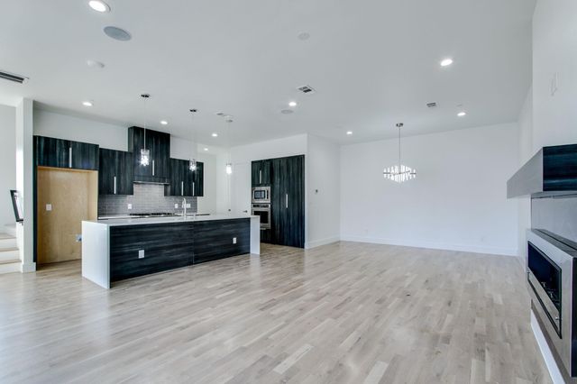 708 W 9th Street 103, Dallas, TX 75208
