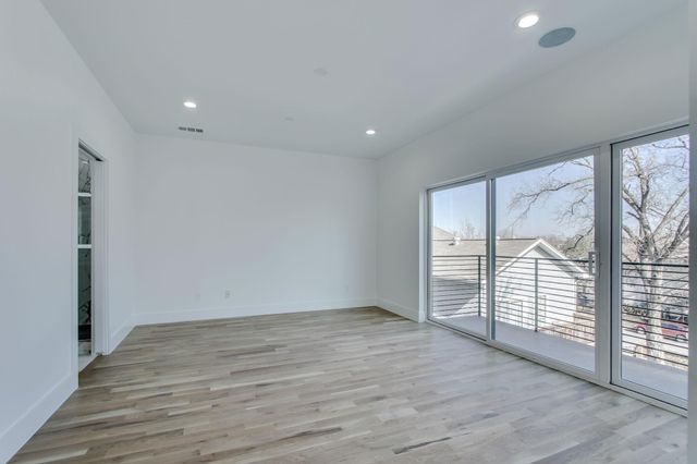 708 W 9th Street 103, Dallas, TX 75208