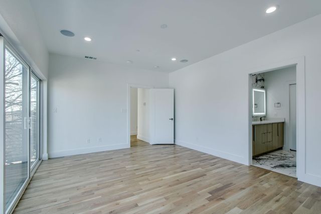 708 W 9th Street 103, Dallas, TX 75208