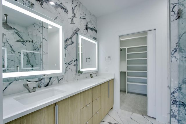 708 W 9th Street 103, Dallas, TX 75208
