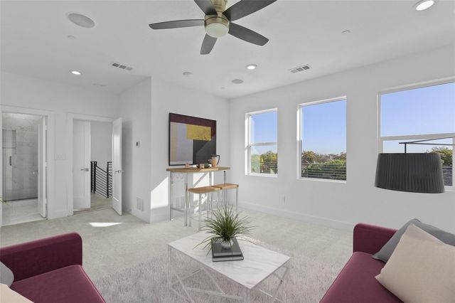 708 W 9th Street 103, Dallas, TX 75208