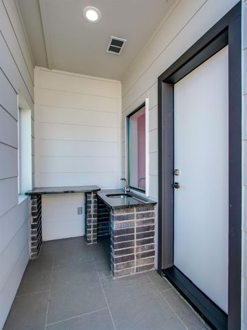 708 W 9th Street 103, Dallas, TX 75208