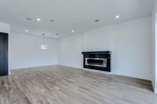 708 W 9th Street 103, Dallas, TX 75208