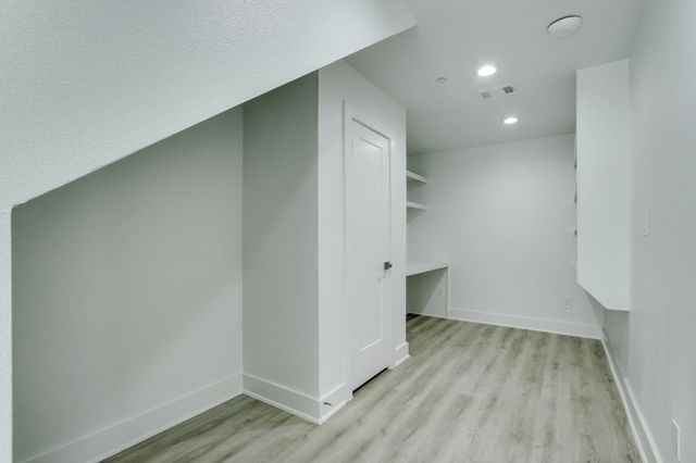 708 W 9th Street 103, Dallas, TX 75208