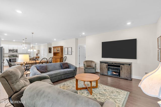 50 Woodside Lane, Whiting, NJ 08759