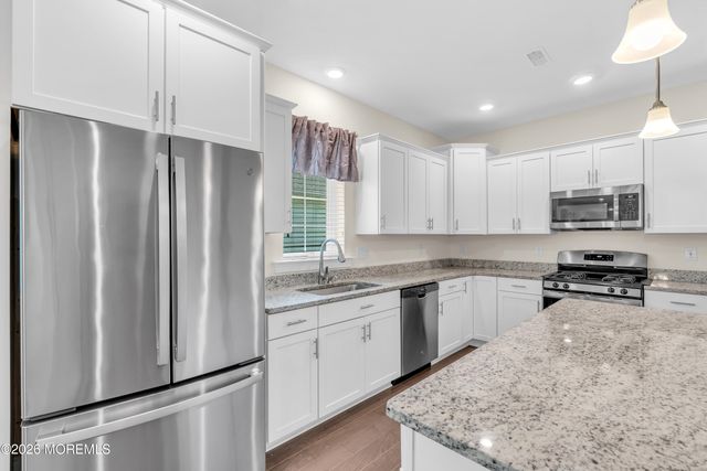 50 Woodside Lane, Whiting, NJ 08759