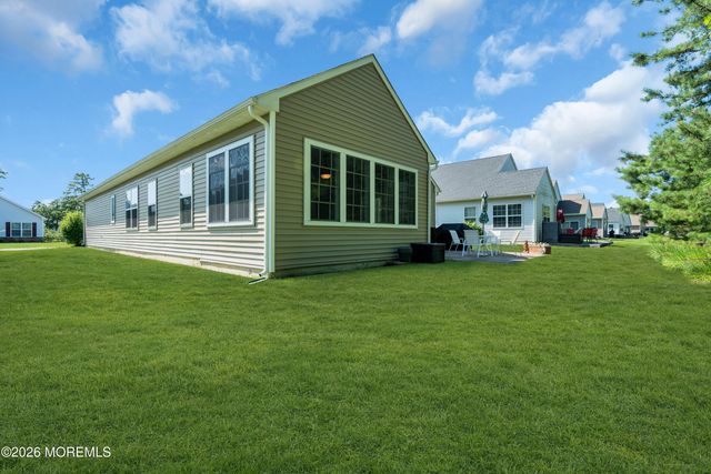 50 Woodside Lane, Whiting, NJ 08759