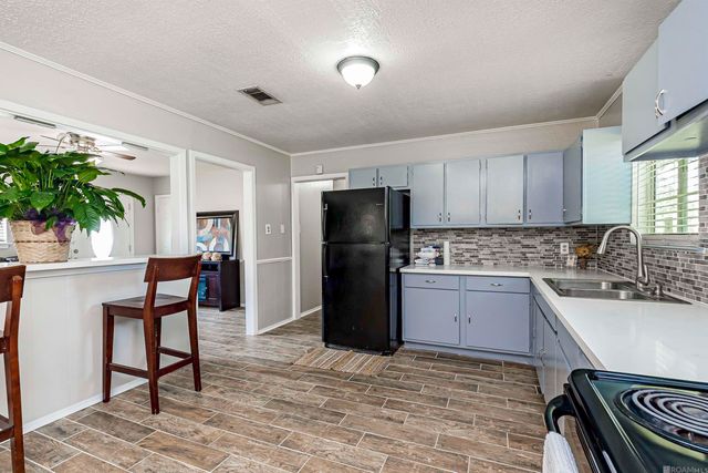 7637 Gov Derbigny Dr, Baton Rouge, LA 70811