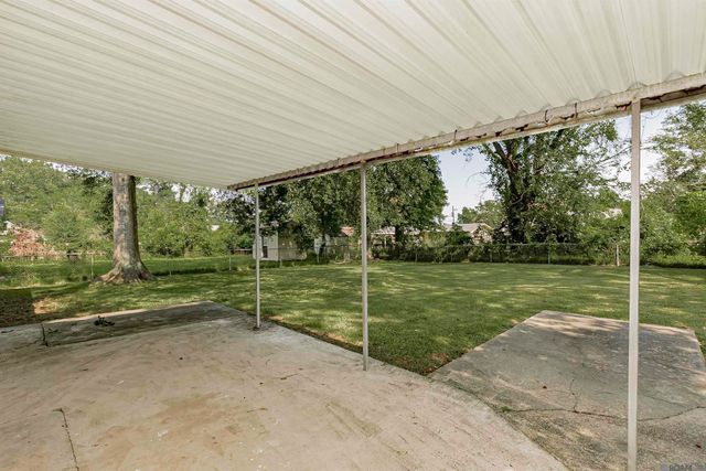 7637 Gov Derbigny Dr, Baton Rouge, LA 70811