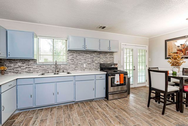 7637 Gov Derbigny Dr, Baton Rouge, LA 70811