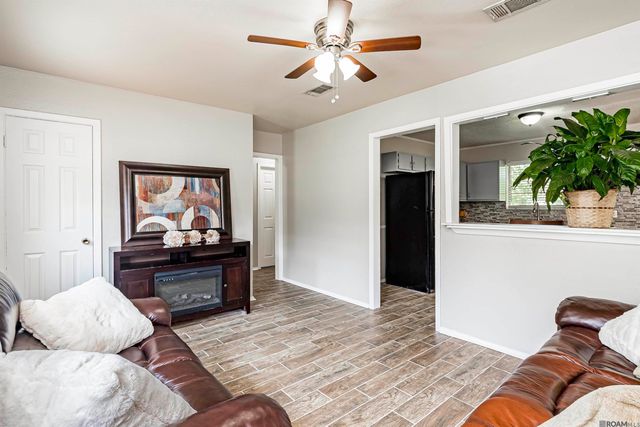 7637 Gov Derbigny Dr, Baton Rouge, LA 70811