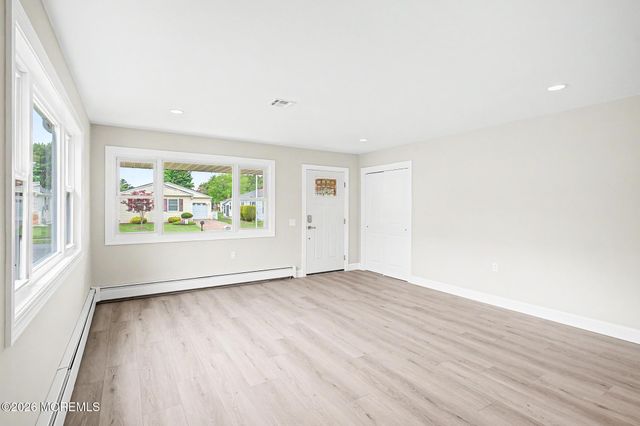 18 Camrose Street, Toms River, NJ 08757